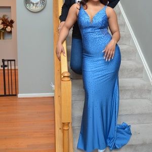 Beautiful, unworn, Faviana, prom dress for sale!! Only worn for photos💙